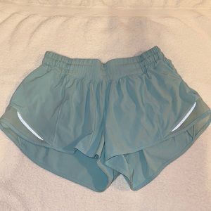 Lulu Lemon hotty hot shorts 2.5 inch